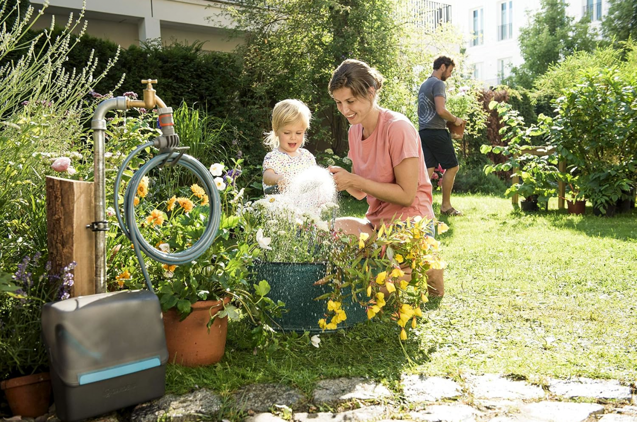 Gardena 18401-20 Terrassen Spiralschlauch 7,5m mit Reinigungsspritze + Halterung